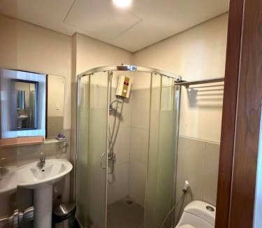 Legazpi Village Hotel | Cozy Studio Overlooking the City