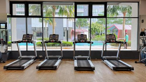 Gua Apartment | White Cozy Home for 6 Pax near IOI City Mall with Cuckoo Water & Free WiFi Netflix