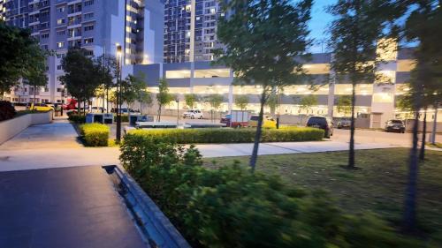 Ijok Apartment | Nawra Homestay Mus-lim Puncak Alam With Swimming Pool