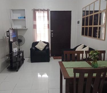 Mandaue House | Corner Bungalow House with Parking 4-10 Pax