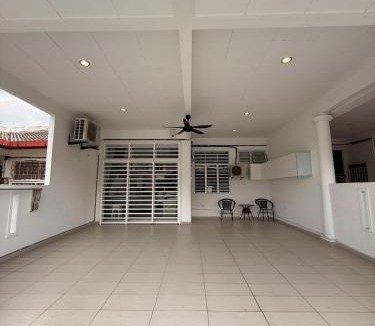 Kampung Paroi House | Paroi Seremban Cozy Homestay Sleeps 7