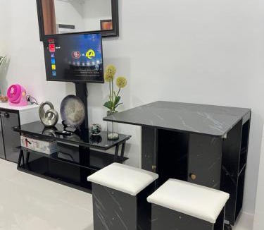 Ususan Apartment | Near Vista Taguig Mall BGC Free wifi Netflix HBO 17TH