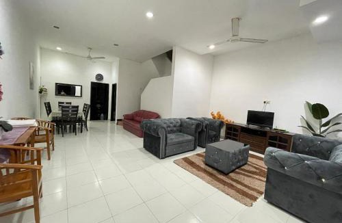 Kampung Telaga Batin House | Ritz Homestay UNIT C at Gong Badak, Kuala Terengganu