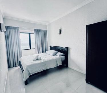 Batu Ferringhi Apartment | 3BR 8pax Deluxe Seaview Suite at Batu Ferringhi