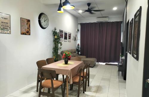 Seremban House | R&Relax Homestay Seremban 6PAX , Arena, Labu, Ainsdale, Gateway