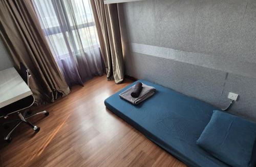 Shah Alam Apartment | I-Suite, I-City Shah Alam 2R2B # Free Wifi , Parking, High Floor, Stay up to 6 Pax by The Treez Suites