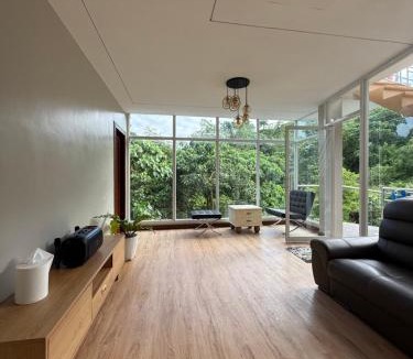 Alegria Hotel | 9-8 Hillside