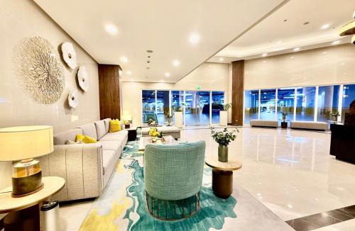 Tambo Apartment | Bayshore Resort Modern 3BR Okada Manila view near airport