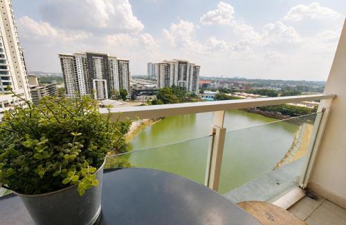 Taman Mount Austin Apartment | -Lake View- Mount Austin IKEA Toppen 10 mins - A110