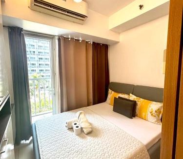Barangay 76 Apartment | RhoiVC Condotel Shell Residences Near Moa Naia