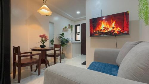 Legazpi Hotel | Gelos Residences Condotype for 2 Guests 5 Min to SM