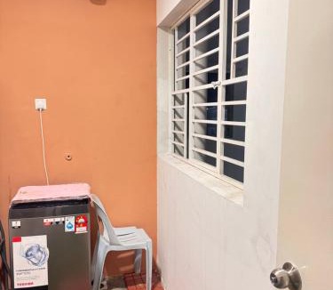 Kampung Rinching Ulu Apartment | EcoHill Mall within walking distance 2BR 2BA WiFi D'Kristal Netflix