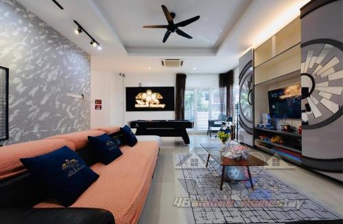Petaling Jaya Villa | PJ Old Town Homestay 35 Pax - Karaoke & PS5 - 9 Cars - 6km Mid Valley