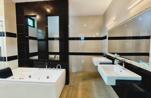 Batu Ferringhi Villa | Bungalow in Solok Sungai Emas Penang