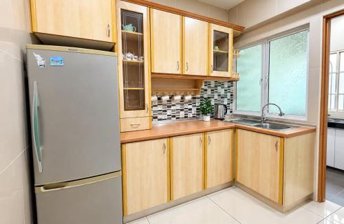 Seri Kembangan House | Landed Home 8pax, 5 Min to Mines & Seri Kembangan