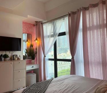 Lahug Apartment | Cozy Family Condo Suite to Near Cebu Waterfront Hotel Ayala & IT Biz Park Prime Center