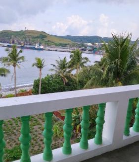 Ivana Cabin | Beach Front Bed & Dine