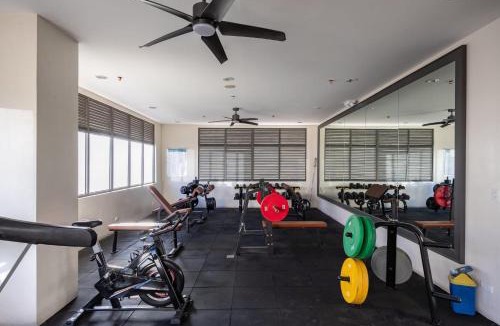 Lahug Apartment | J&G Homestay near Cebu IT Park - Gym, Pool, Sauna