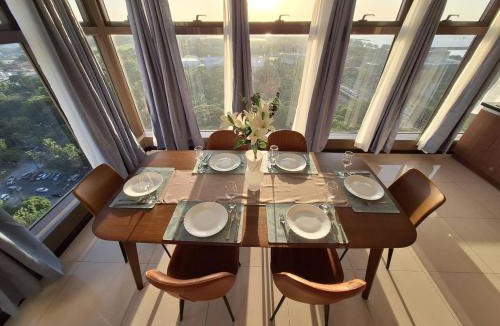 Pasay Apartment | 2BR LARGE -93sqm -12pax -PET -Free Parking -PICC,MOA,WTC,CCP