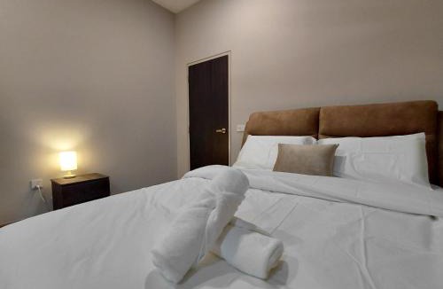 Sungai Buloh House | IHomes33 Elmina Haven Lakeside Mall, 4-8 Guests