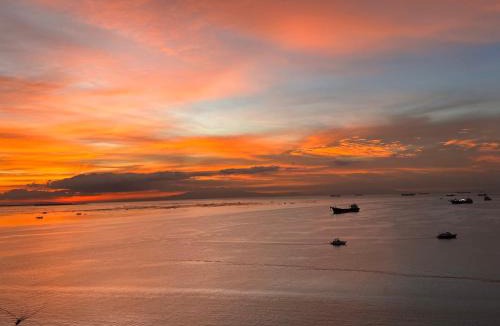 Tambo Apartment | Luxury 1 Bedroom Facing Manila Bay Sunset Near Okada Airports MOA