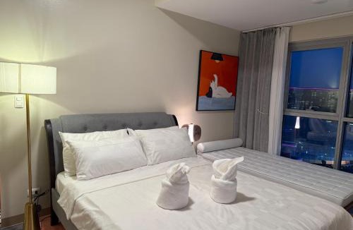Tambo Apartment | Luxury 1 Bedroom Facing Manila Bay Sunset Near Okada Airports MOA