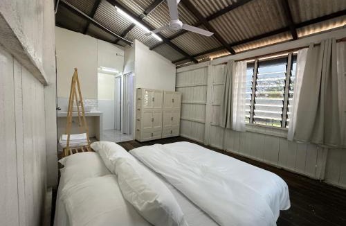 Kampung Pengkalan Maras Ski Chalet | Tube by the sea