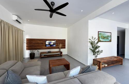 Pekan Melayu House | Mujito4 16PAX 4BR 1 Min To ECM KCM, BBQ PIT, PS4, Netflix