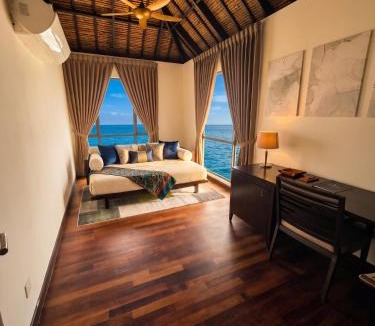 Sungai Pelek Hotel | 2 Bedroom & Study Golden Palm Tree Resort Ivory End Villa