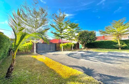 Wakaf Che Yeh House | Tepak Nusuk Private Pool Homestay 5 Bedrooms 4 Bathrooms