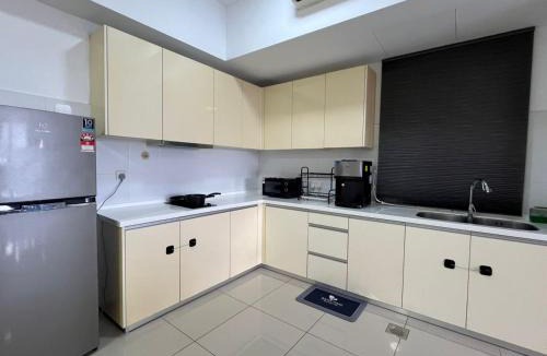 The Strand Apartment | S2 KD 2-12 pax 3 min to giza and sunway medical
