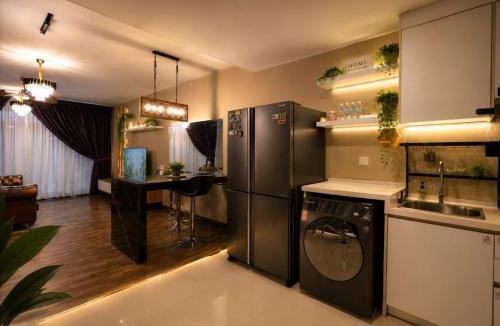 Shah Alam Apartment | Minimalist Studio Trefoil Setia Alam linked bridge to Mall and Convention Centre near to NIH Peninsula