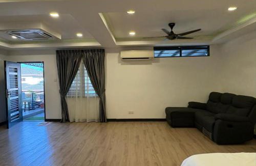 Subang Jaya House | The Sanctuary-Subang Jaya, max 10pax with the price shown for 7pax and extra price for 8 - 10 pax