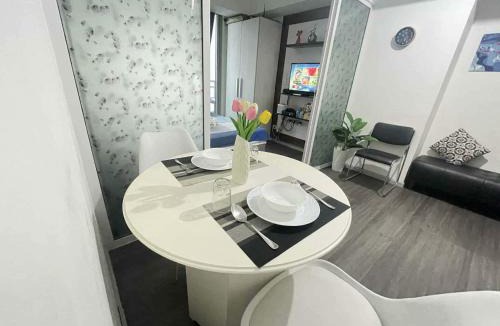 Taguig Apartment | Staycation near SM Bicutan