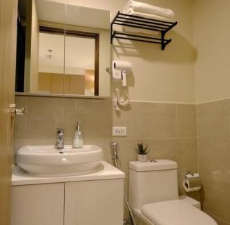 Lahug Apartment | Chic & Stylish Studios near Cebu IT Park - Pool, Gym, Sauna