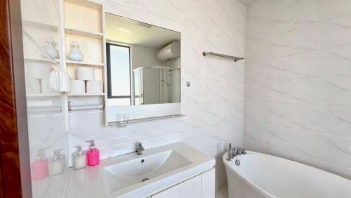 Gelang Patah Apartment | Cloud Dwell Forest City Cerulean Bay Four bedrooms and one living room