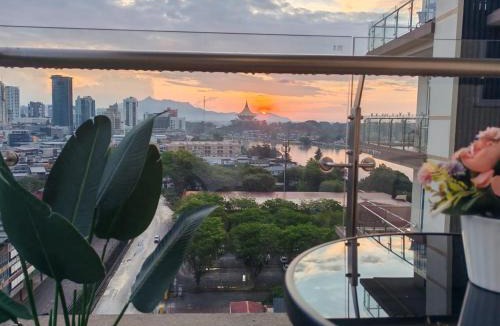 Kuching Apartment | Kuching City Center Riverine Apartment With Balcony and Nice View