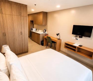 Bangkal Hotel | Milton Hotel Makati