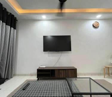 Pasir Gudang House | Damai Guest House with Wi-Fi, Netflix