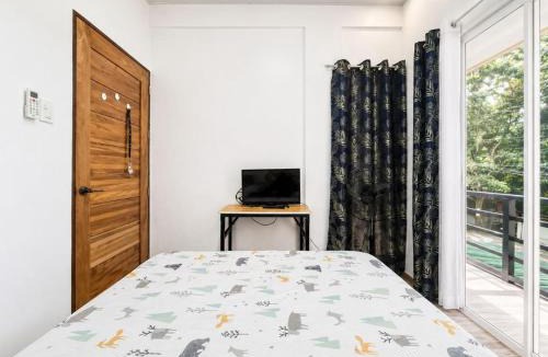 Abra de Ilog House | M&B Cozy Room at Talipanan