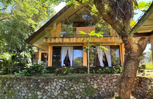 Lucban House | Riverside Staycation house near Kamay ni Hesus