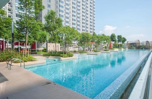 Ara Damansara House | Lembah Subang Station Eve Suite with parking lots