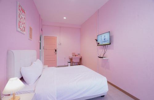 Downtown George Town Hotel | The Pink Boutique
