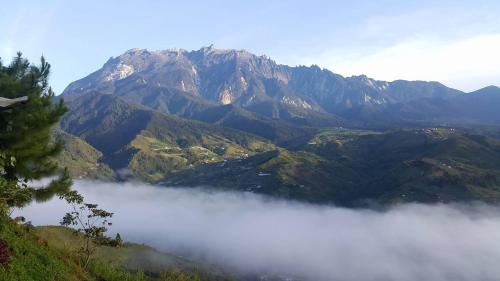 Kundasang Hotel | Crystal Hill R