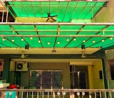 Sekinchan House | Sekinchan Spacious 2 and Half Storey Homestay 100m Walk to KFC 7 Eleven 24hr Clinic KTV BBQ 适耕庄宽敞2层半民宿 100米到KFC 7 Eleven KTV BBQ