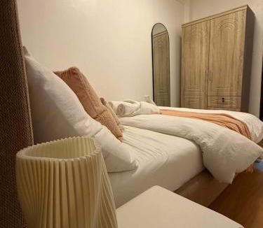 Batangas City Apartment | Urban Deca Suites - Batangas - Free Parking - Wi-fi - Netflix - 2 Bedroom - Near ALL - Cozy up to 5 pax