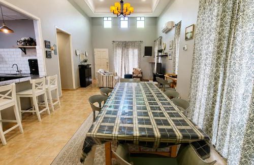 Alor Gajah House | Villa Iris Cottage Traditional Cosy Pool Homestay