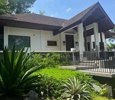 Alitagtag Bed & Breakfast | The Villa at Mertolas