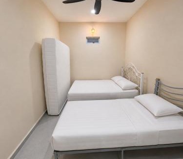 Kampung Jerlun House | 2BR Serambi Stay, Kuala Kangsar