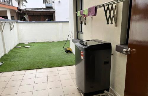 Bandar Baru Bangi House | Spacious 6BR Family Home Near Shops and Wi-Fi